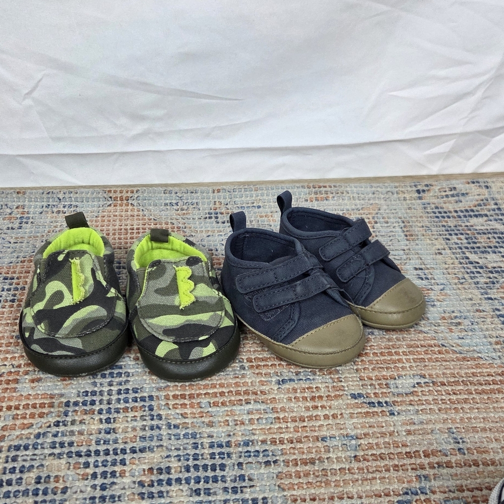 Bundle of 2 pairs baby boy shoes 🌟 Carters and Gerber Brand  3-6 months